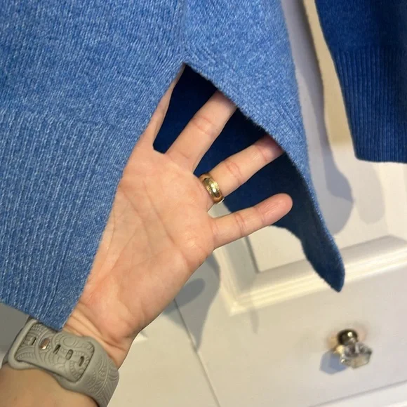 Banana Republic Blue Vneck Sweater - Picture 5 of 8